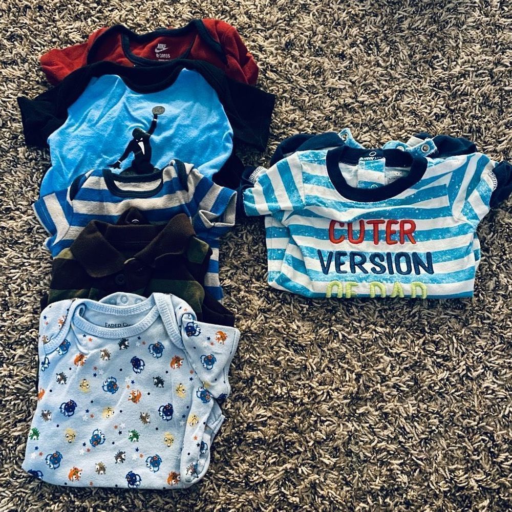 Baby boys 0/3 month Onesies various brands lot of 6 includes Garanimals and Nike